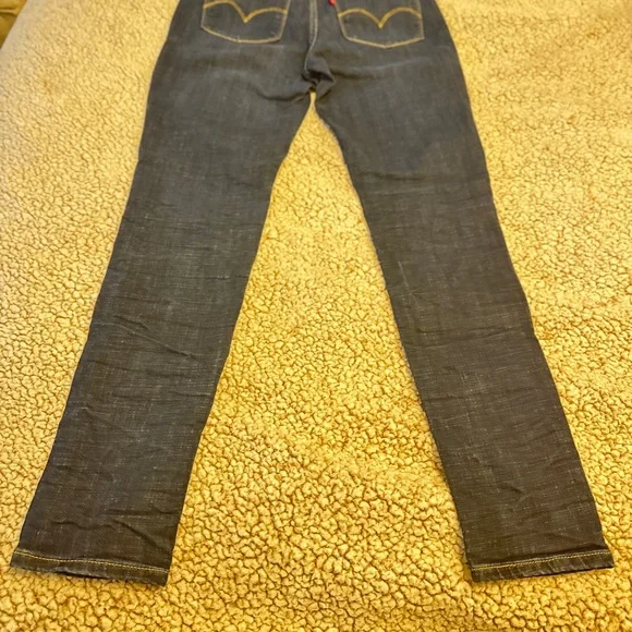 Levi's Women's Skinny Jeans in Classic Blue - Picture 4 of 9
